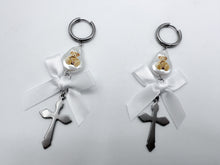 Load image into Gallery viewer, Coquette Teddy earrings
